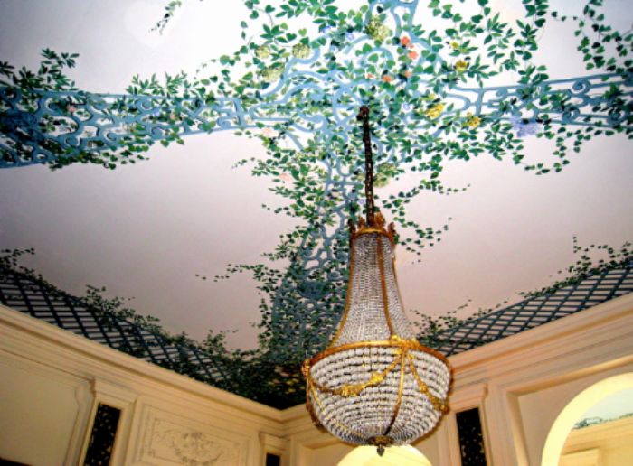 Breakfast room ceiling Villa Reine Hortense