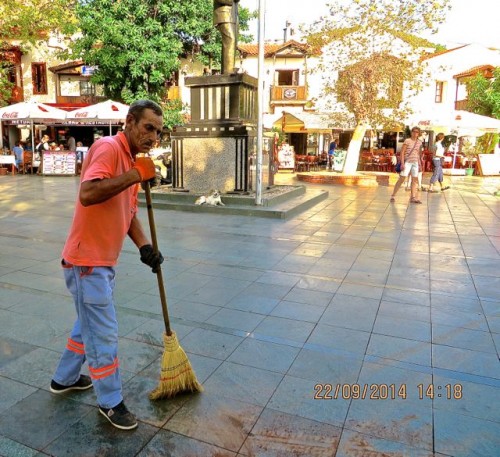 Kas - sweeper in the square