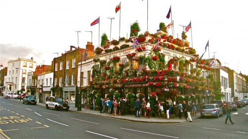 The Churchill Arms at the top of Kensington Church Street ...