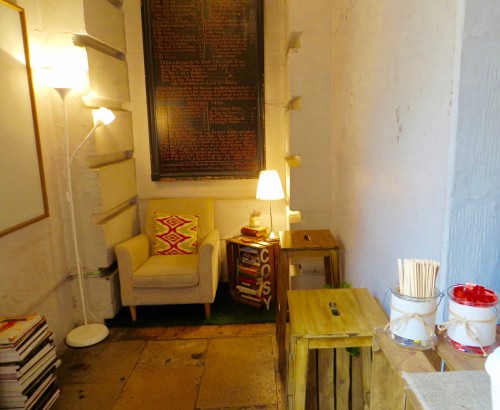 An irresistible cosy corner - St. Mary Woolnoth café - Lombard Street EC3